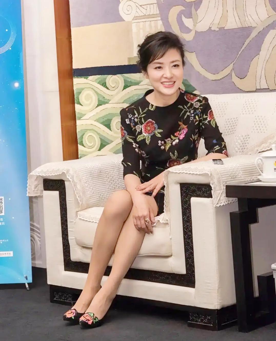 知性美女，腹有诗书气自华！