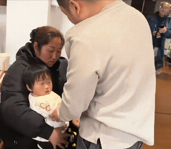 中美认知大不同，就比如这个给小朋友接骨的视频，就让美国人破防了，作为中国人，我们