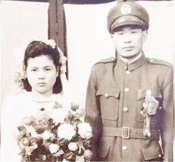 1945年，一名中国远征军连长娶了一名日本女战俘，两人婚后在四川隐居，连长万万没
