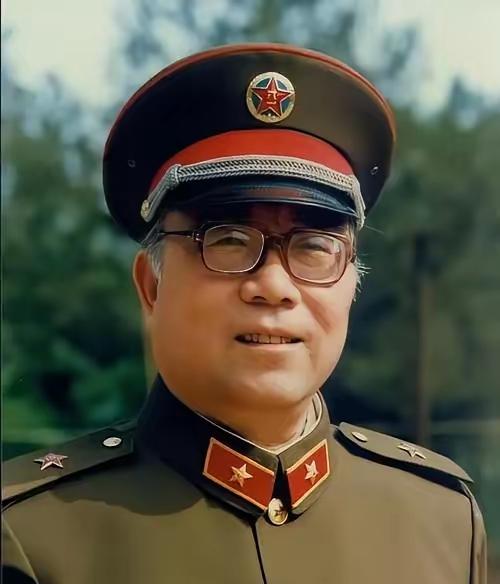 魏巍人物简介魏巍（1920.3.6—2008.8.24），原名魏鸿杰，笔名