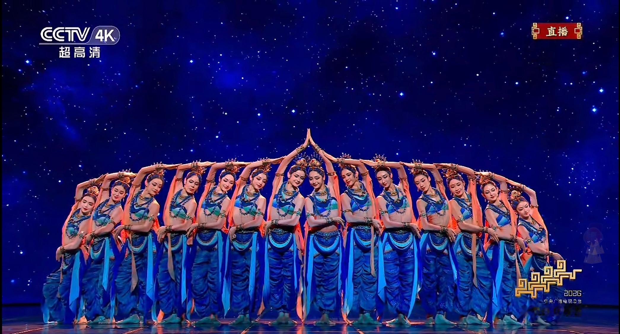 春晚段子大考小姐姐们整齐划一，这默契一定练了不少吧春晚