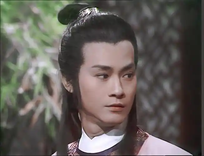 吴镇宇曾说过：因为郑少秋，我都不敢演古装剧，因为我知道自己不如他。 当年，郑