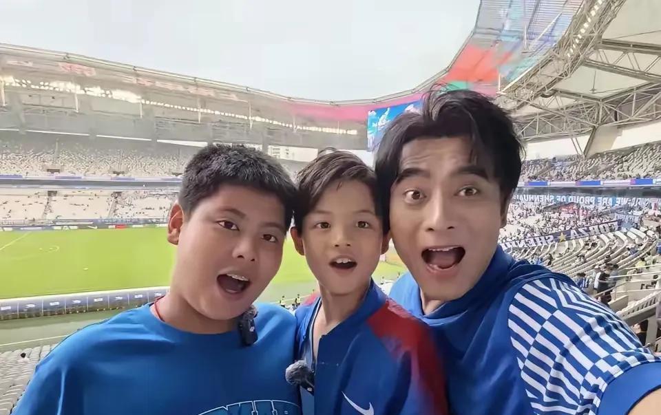 大家都爱申花！为什么那么多的人喜欢申花，包括社会上的各界名流，作为同城的俱乐部