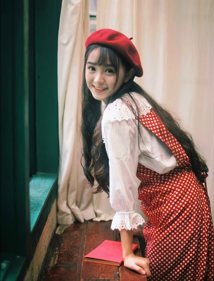 田曦薇18岁时的写真洋娃娃一般的早期​​​