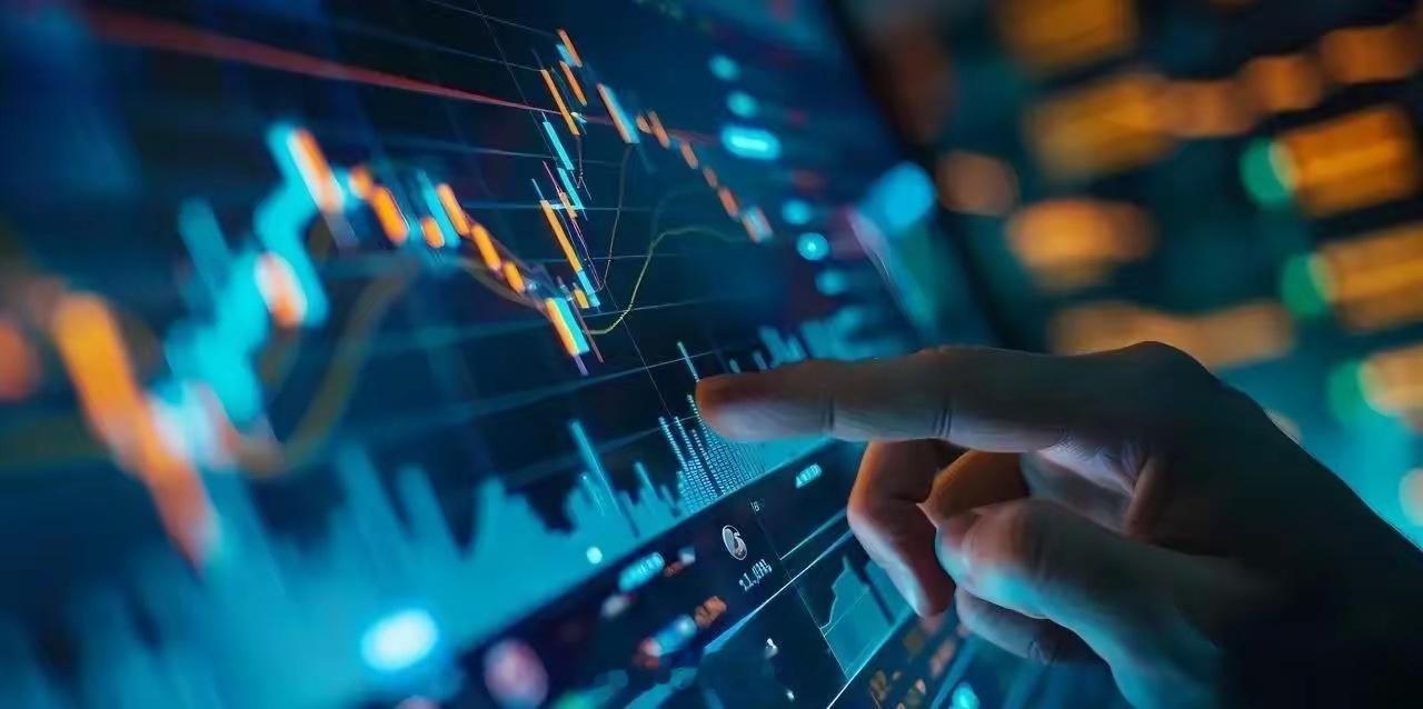 很多散户玩MACD的时候，总爱盯着大金叉就冲进去，大死叉就慌忙跑，结果不是买完就