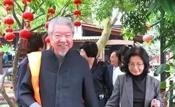 蔡澜走了，但他这辈子值了。好事都让他占了！61次艳遇，一年换1个女朋友，