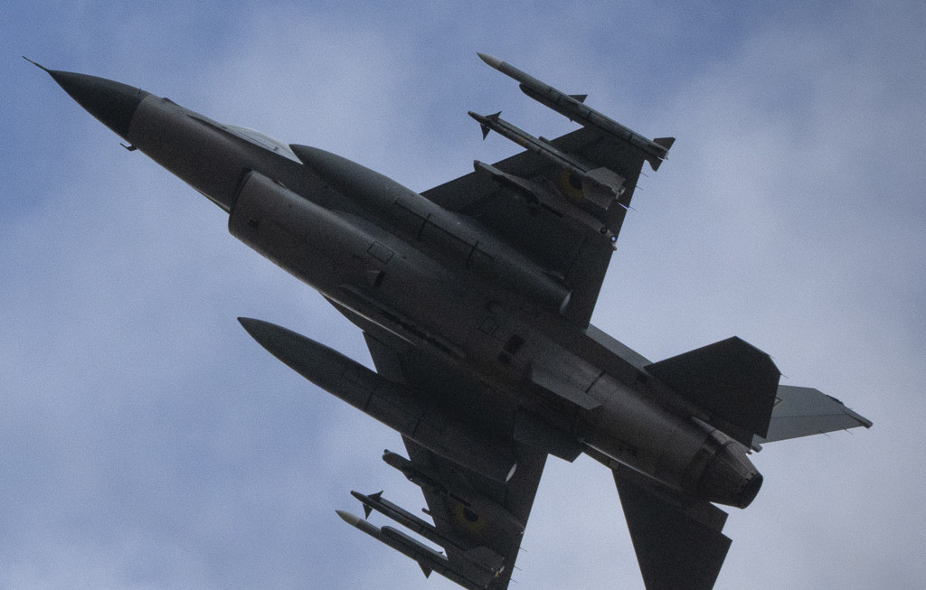 乌克兰承认F-16和爱国者不行了天啊！乌克兰空军终于说实