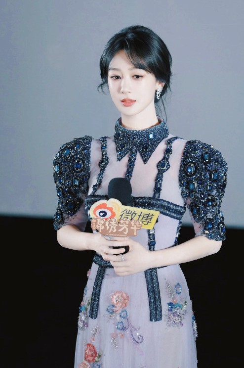 杨紫又上热搜了，这次不是因为有了新作品，也不是因为综艺节目上的精彩表现，而是