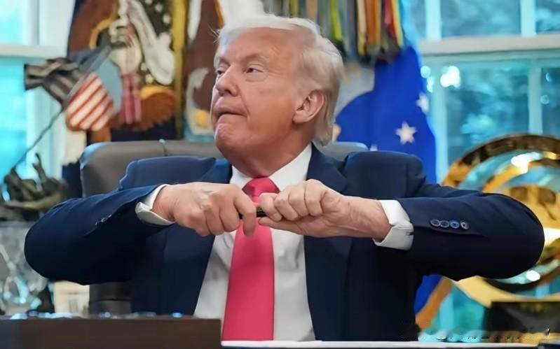 美国目前的状态，是有史以来最最危险的时候，也是美国崩盘、内战的临界点，只差一根火