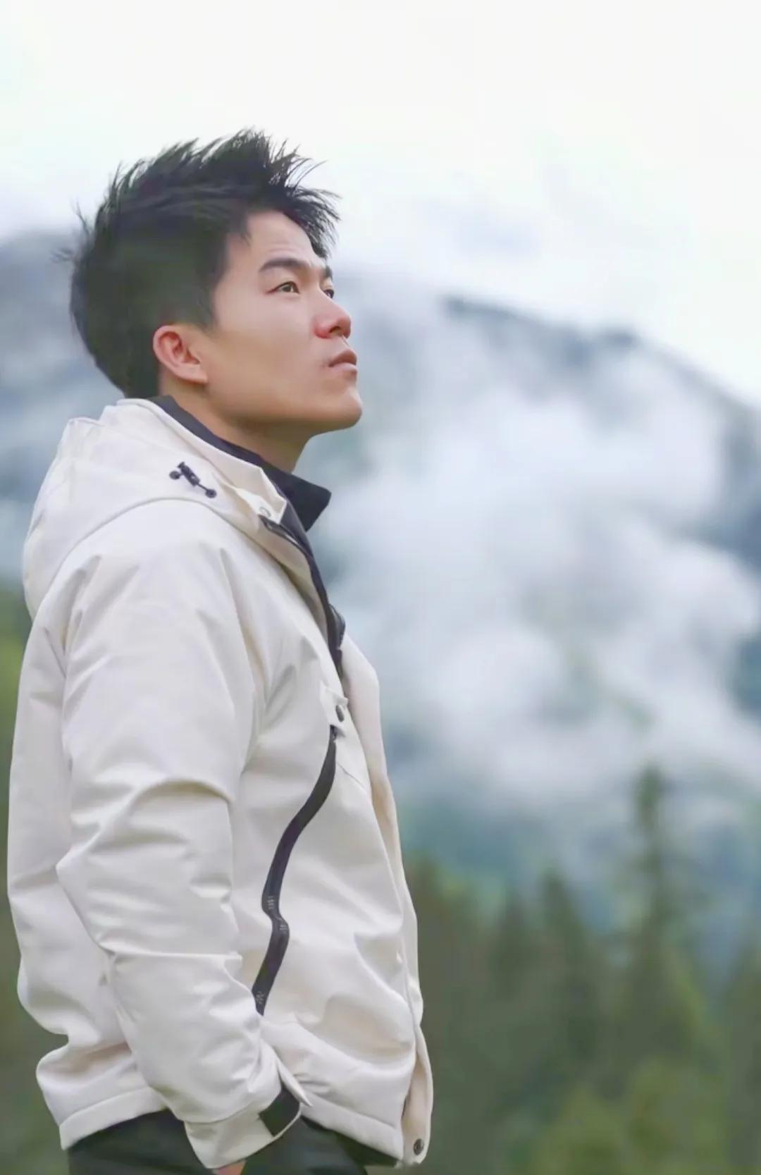 #董宇辉#多看那个聂圣哲一眼，就算给聂face，什么“聂董之争”，想什么呢？