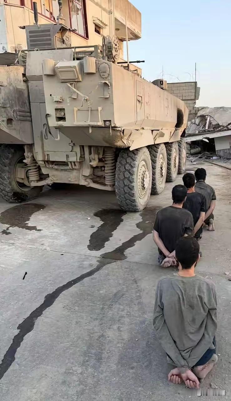 瞅了眼加沙那边的消息，拉法地底下还堵着快200号哈马斯的人，真是让人心头一紧。听