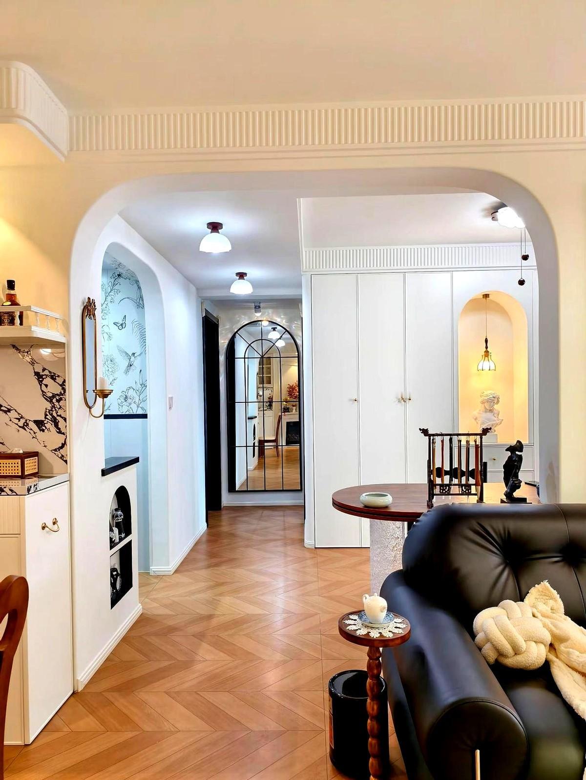 “穷装”也能秒变法式小豪宅?推门那一刻,真香。别被石膏线价格劝退。P