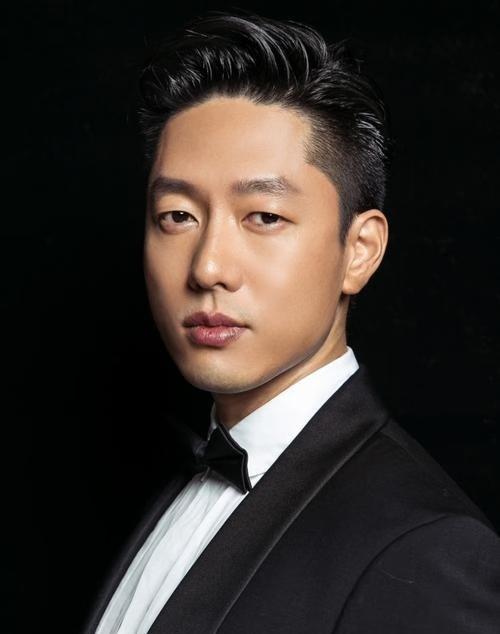 🌞好奇查了下凌潇肃的家庭背景，不查不知道，一查吓一跳，原来凌潇肃是一个根正