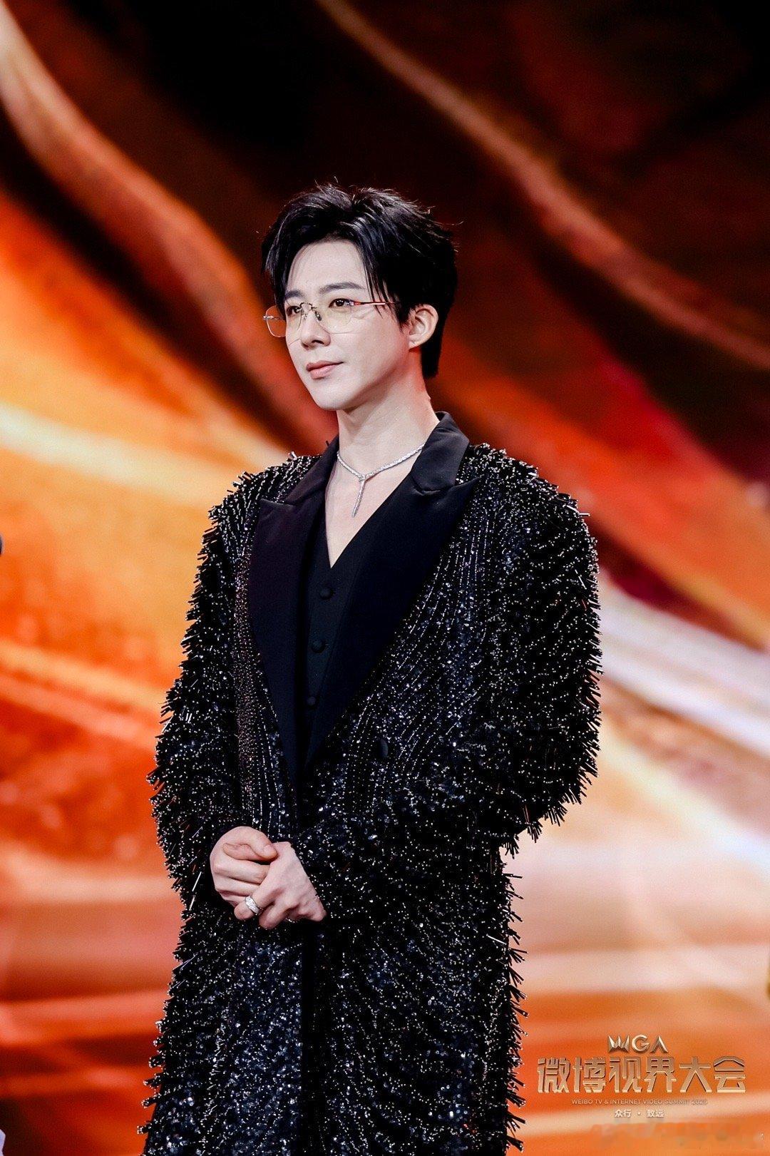 刘宇宁舞台听得我直起鸡皮疙瘩刘宇宁舞台直拍太绝了！开口瞬间鸡皮疙瘩掉一地，嗓音