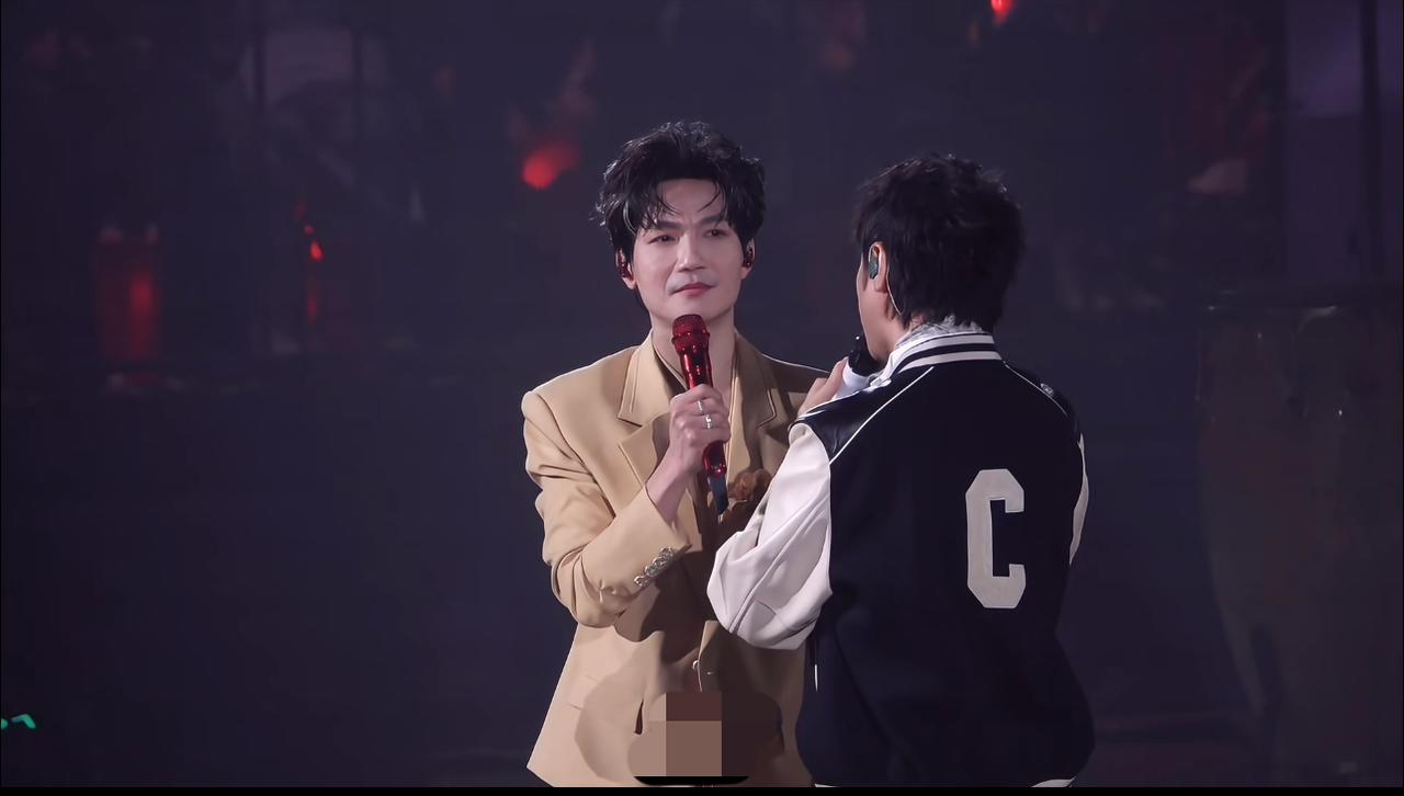 古巨基：你有一张电视剧男一号的脸。说的太对了👍。这是古巨基对楚生的评价，也