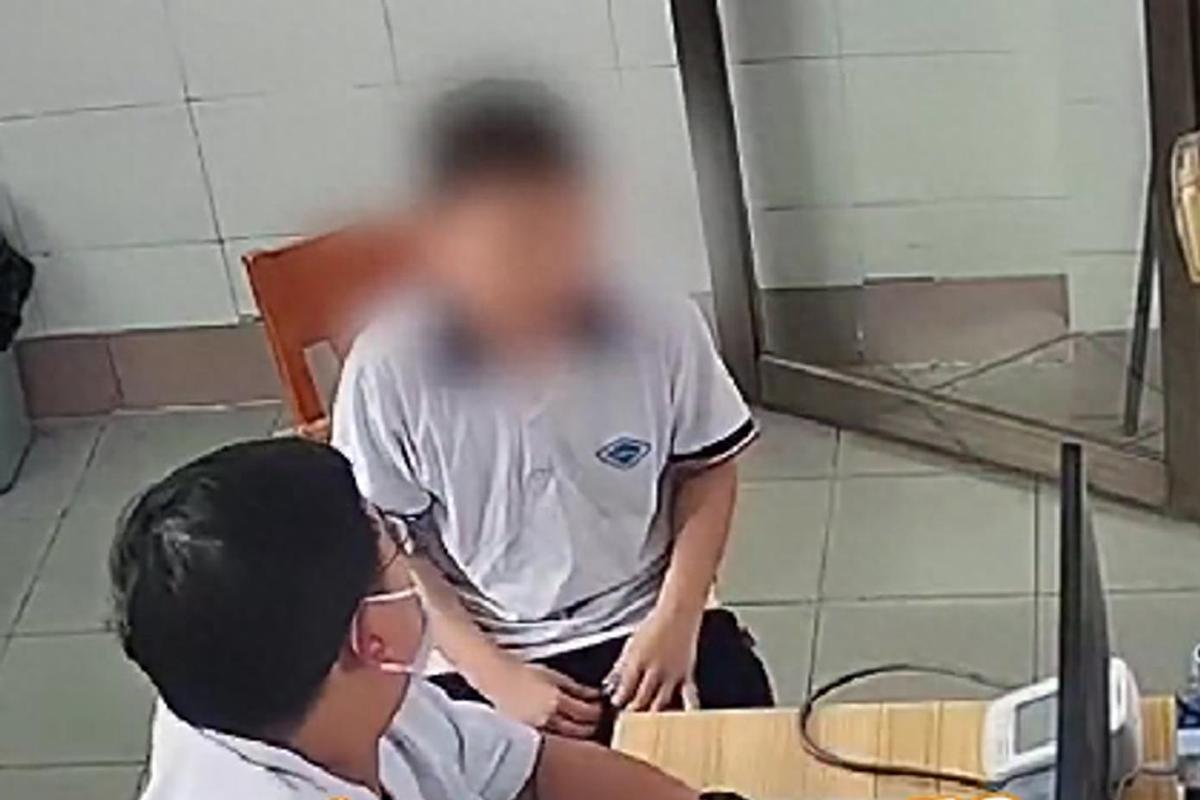 “万万没想到!”4月14日，广东江门，一男孩在家长的陪同下就医，原因是呕吐。医生