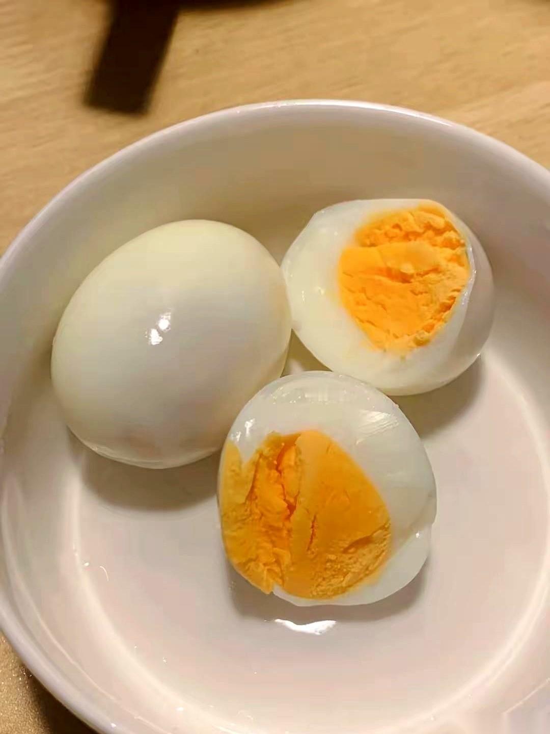 “你疯了？天天吃三个蛋黄，血管不要了？！”我一个姐姐，减肥，被她老公这么骂。