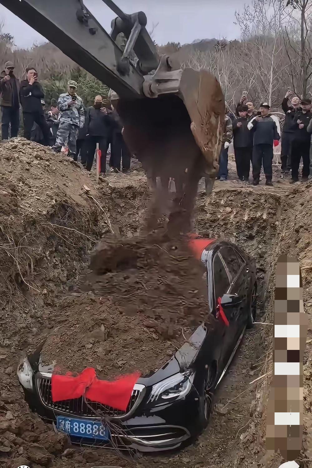 活埋的奔驰车的车主身份曝光！果然不是一般人，他儿子要惹麻烦了辽宁的金某父