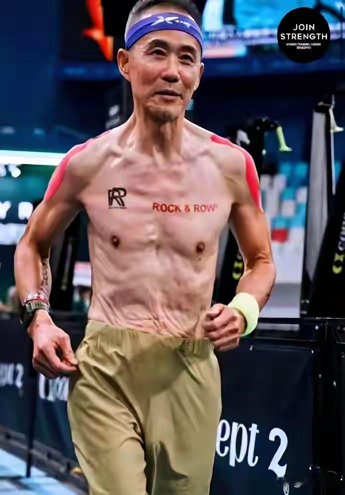王石75岁能把体脂率维持在11%，放在同龄人里真的是天花板级别的狠人，常年登山、