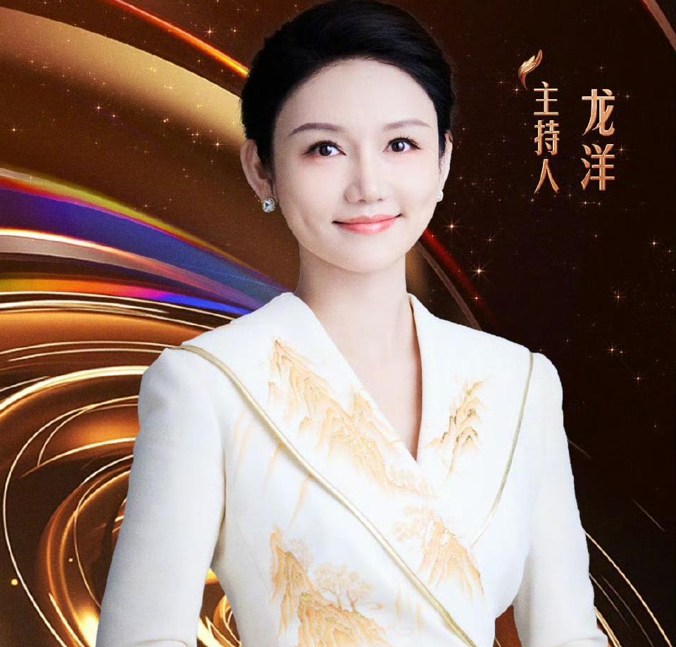 接过董卿话筒的人，没被口水淹死，反倒杀出了一条自己的路。你发现没有？龙洋最狠