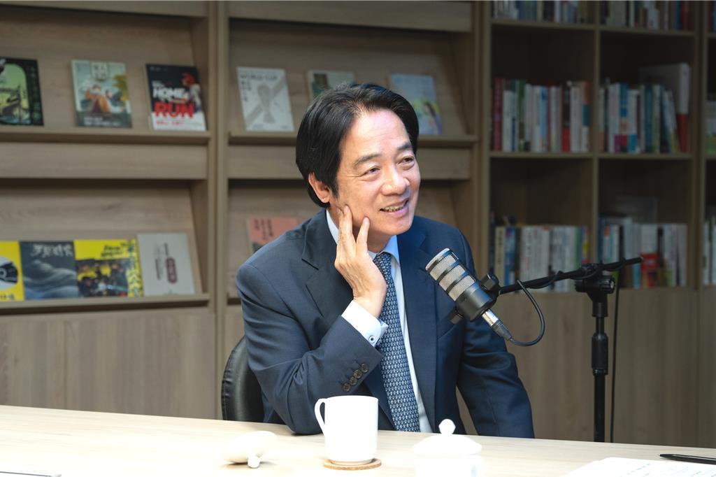 就在刚刚，“台独”分子赖清德发表声明，10月16日，赖清德节目专访，针对