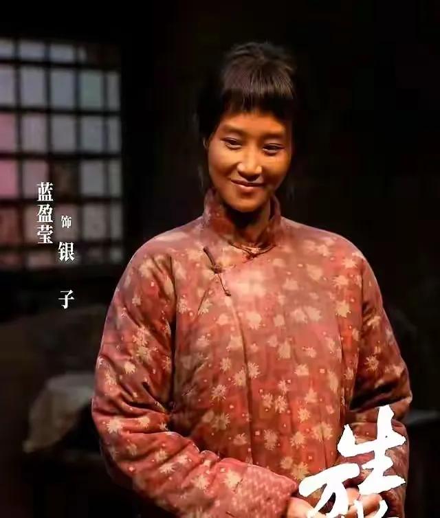 蓝盈莹为什么演不了女一？看看《生万物》里杨幂的宁绣绣就懂了——主角的劲儿得藏