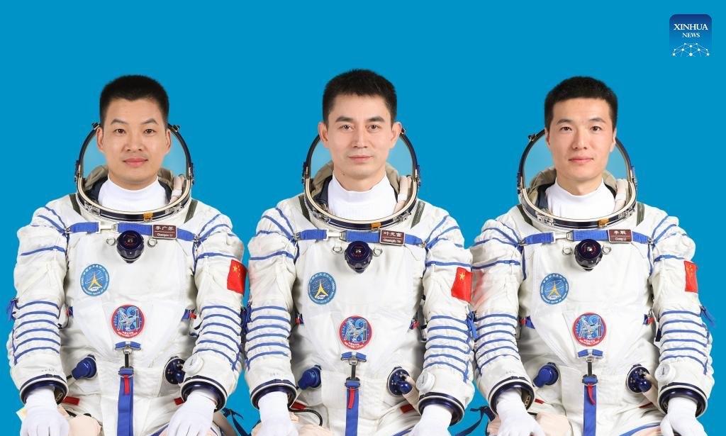 周三，中国神舟-18号和神舟-19号航天任务宇航员颁奖典礼在北京举行。神州-1