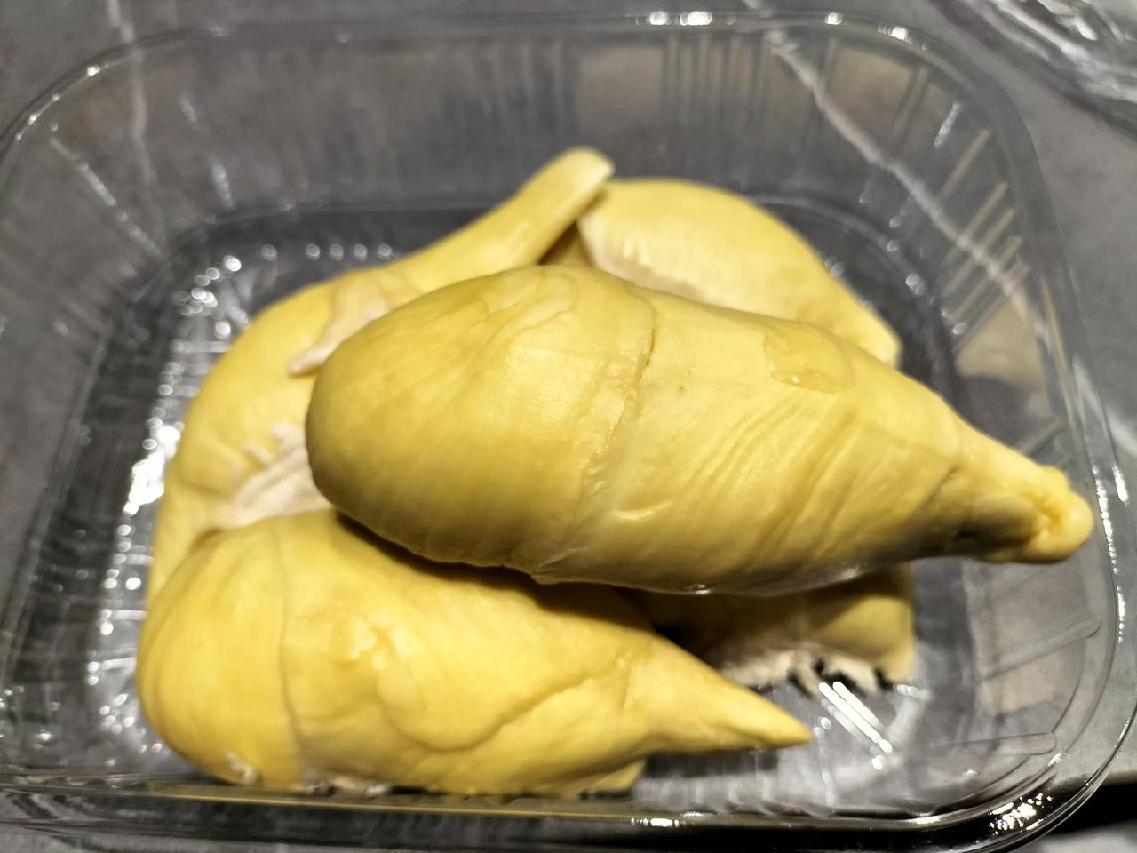 这几天我每天都在吃榴莲，我算了一下，其实这样很划算。我前几天买了一个榴莲，1