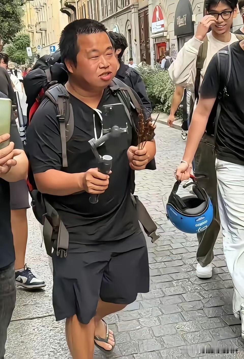 真的无语。这也有人信？整个事件就只差所谓的绑匪开口让大家左上角关注一下来个钻粉了