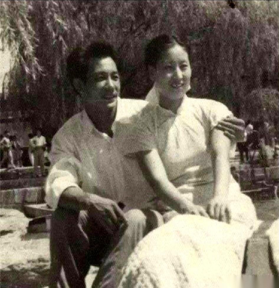 “怕他回家找不到路。”就为这一句话，一个女人，守着一个空房子，守了54年。5