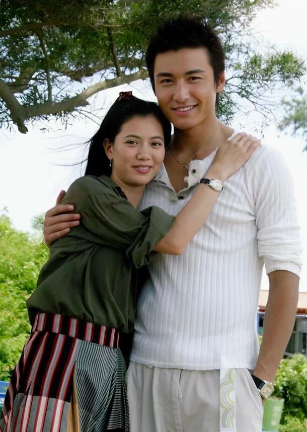 这是曾经的亚洲第一美男子，标准的国字脸立体有型，非常精致，眉清目秀，干干净净，开