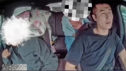 近日，甘肃，一大妈打了一辆网约车，途中司机频频打瞌睡，车辆发生偏移，后座大妈情急