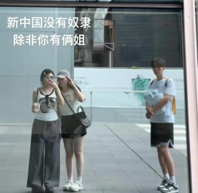 弟弟长大后发现每一任女朋友都善解人意的​​​