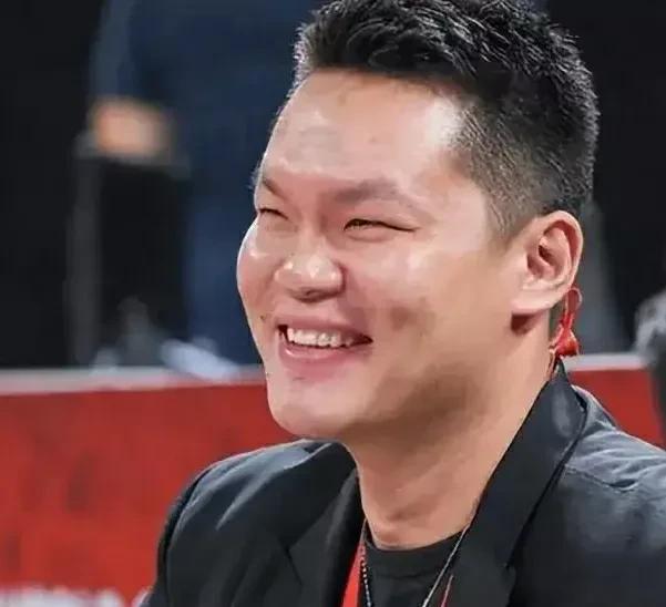 广东宏远签下萨姆纳，朱芳雨笑开了花，CBA总冠军稳了？最近几天广东宏远与上个赛