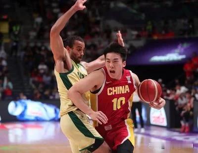 看完这场大败终于懂了！男篮和欧美球队的真实差距男篮19分惨败乌拉圭，比分只
