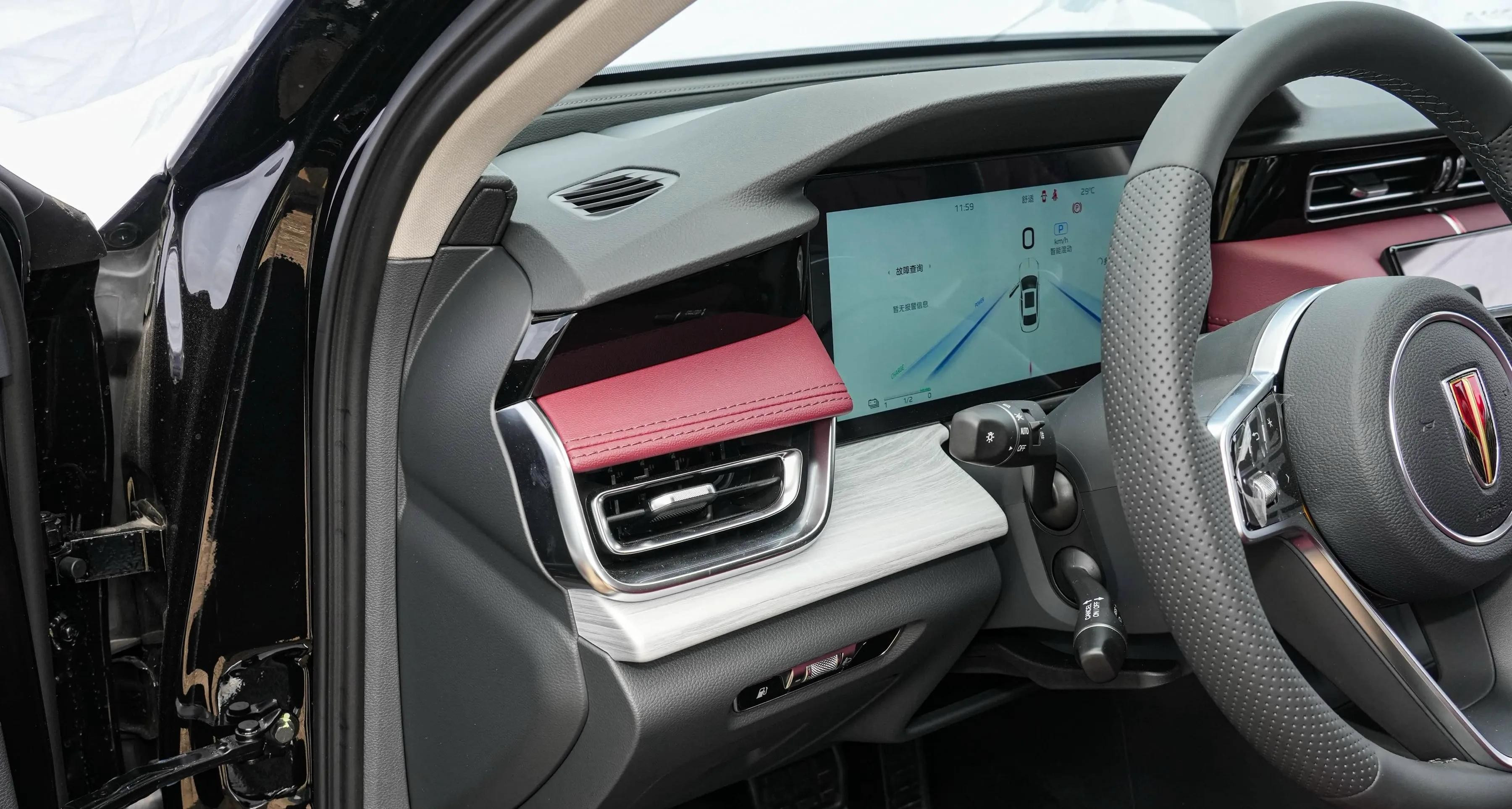 我同事上个月提了一台红旗，周末带老婆孩子从北京跑到北戴河，来回400多公里，油箱