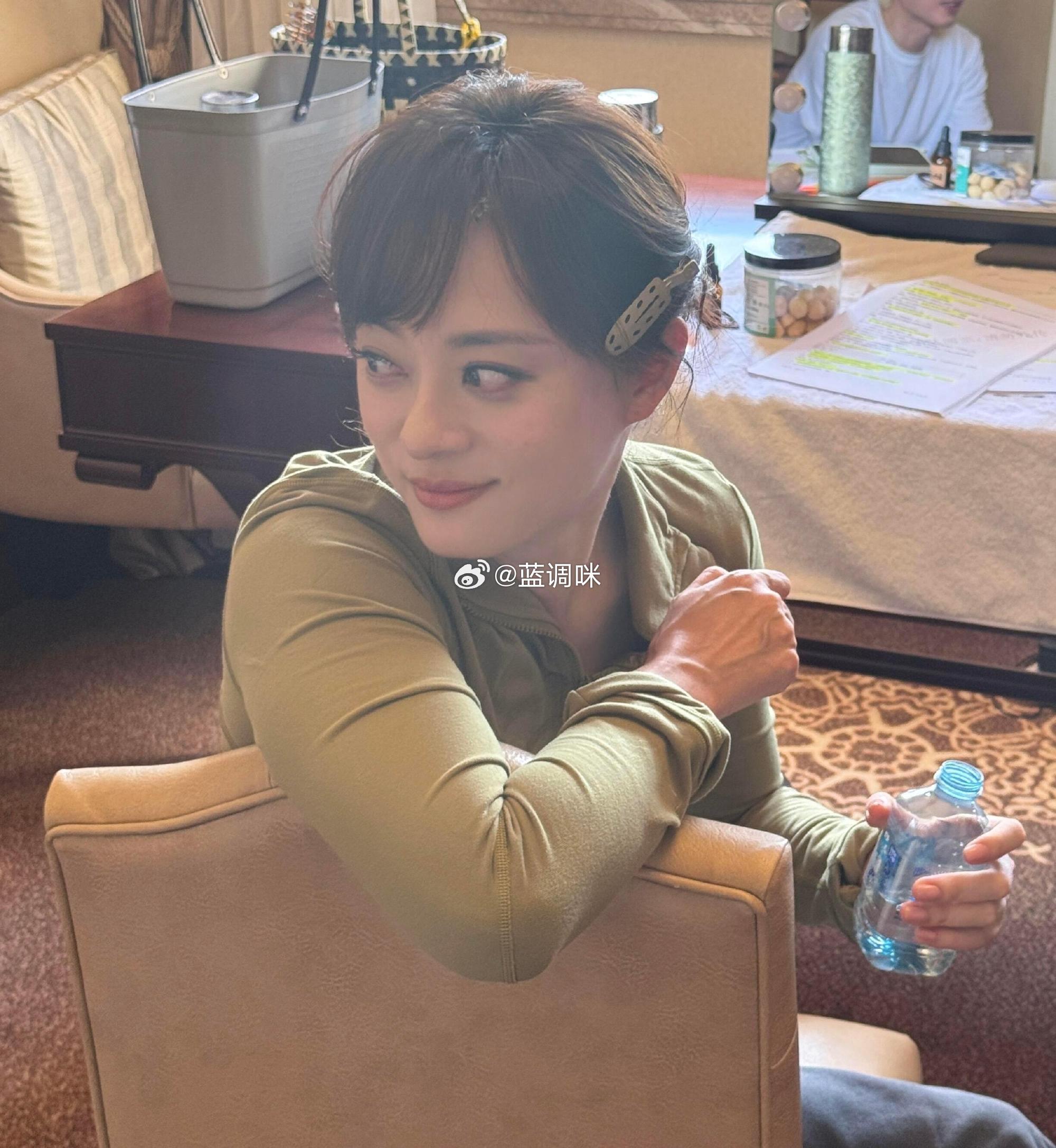 孙俪资助4年贫困生，却换来6000字举报信她资助了一个贫困学生4年。每个月500