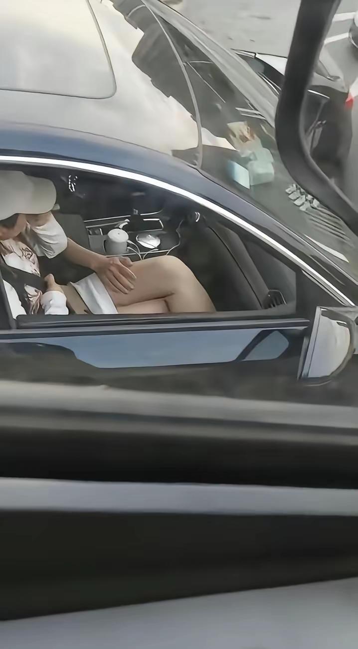 通常说，对待人生应该用什么样的态度，才不愧对来到这世上走一遭。人间两茫茫，苦乐