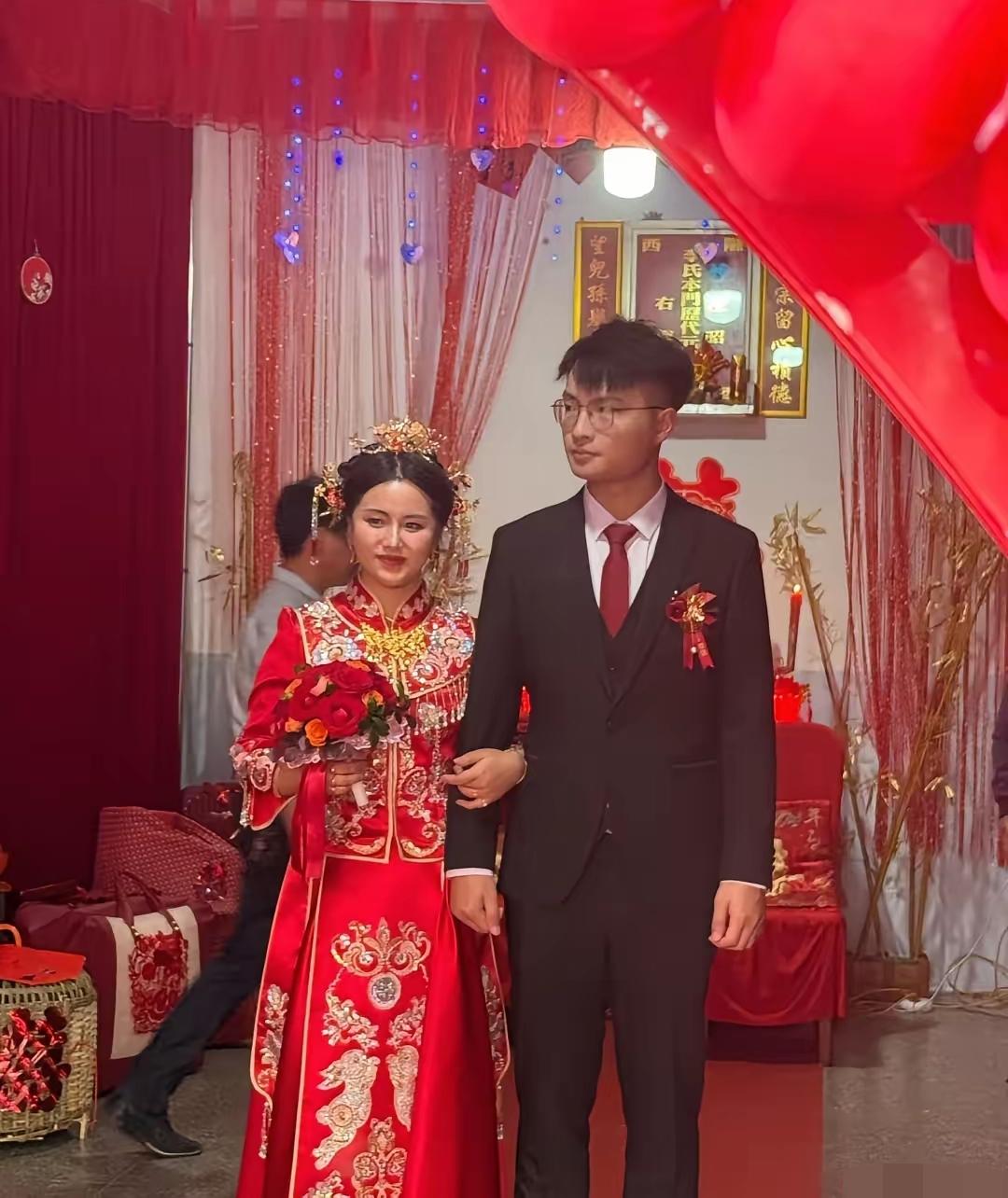 我闺蜜十一刚结婚,现在就要离婚。因为小两口十一结婚后,下午就出去旅游了,没想到