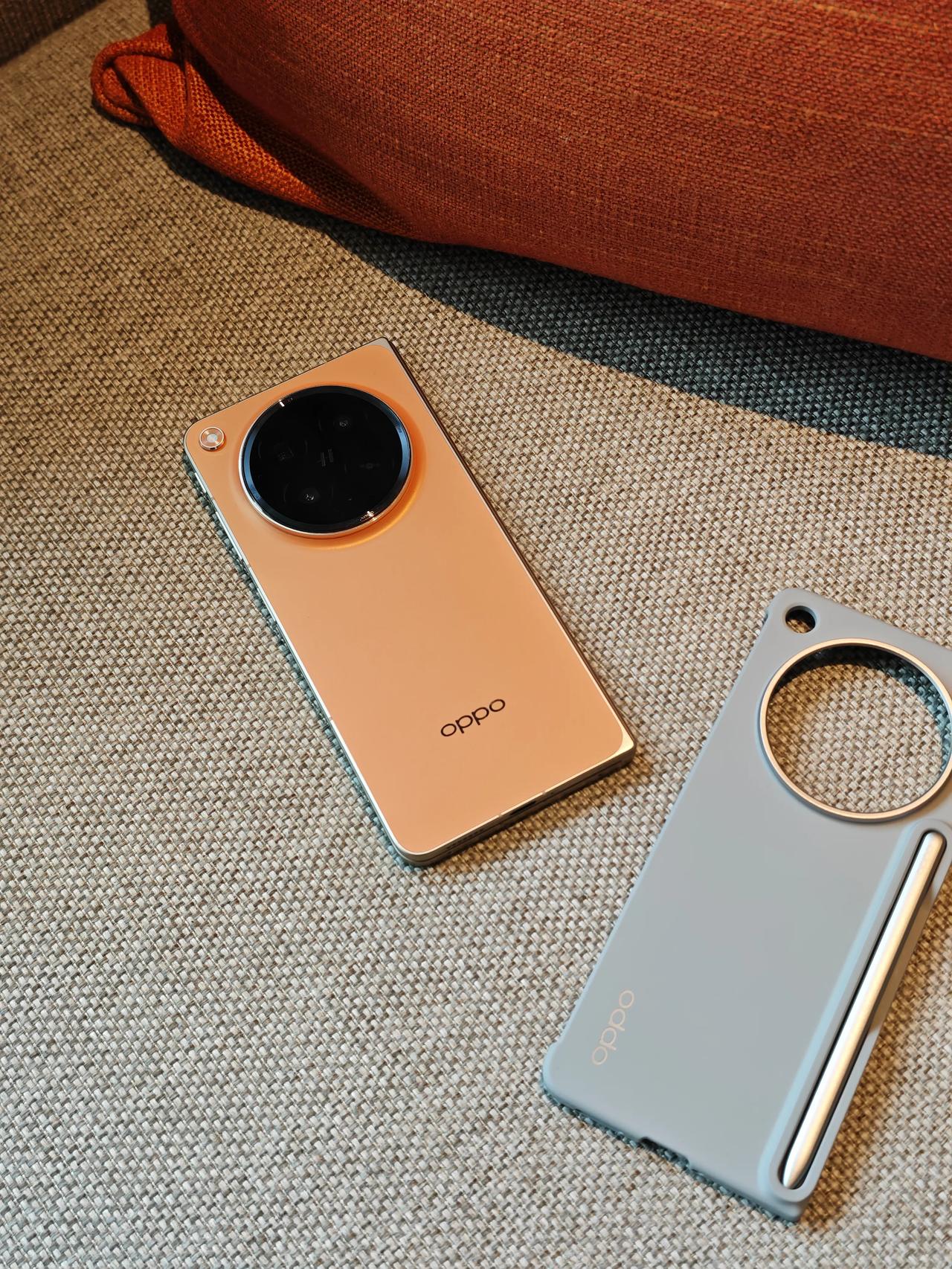 OPPOFindN6用了一个月，大家再看看这个折痕，依旧非常轻非常浅。一