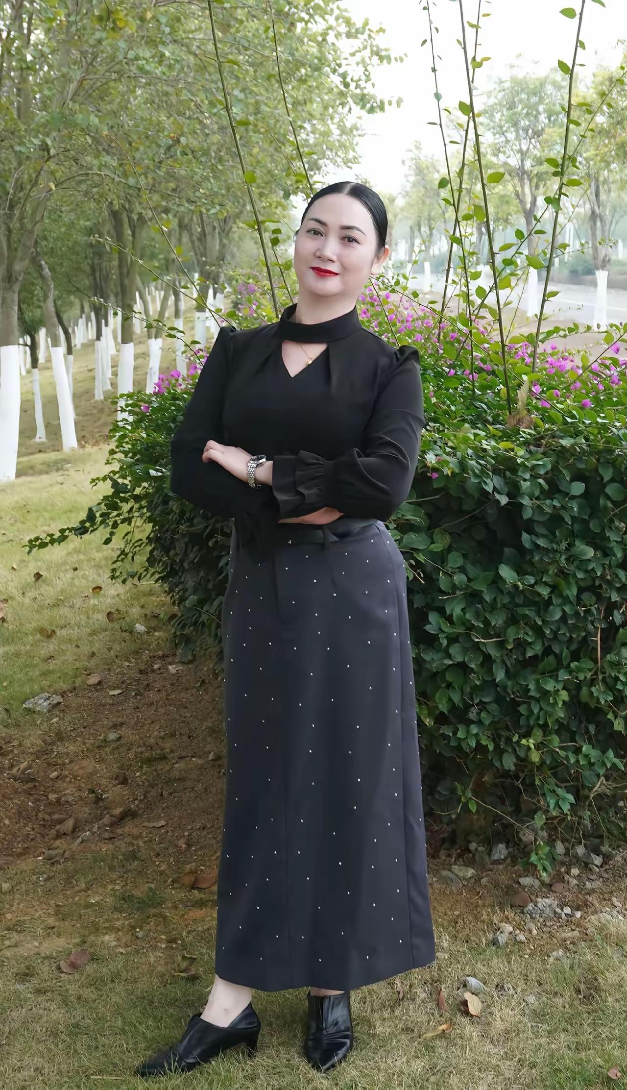 成熟稳重的人女人，一看就知道是旺夫像。中年女性特质