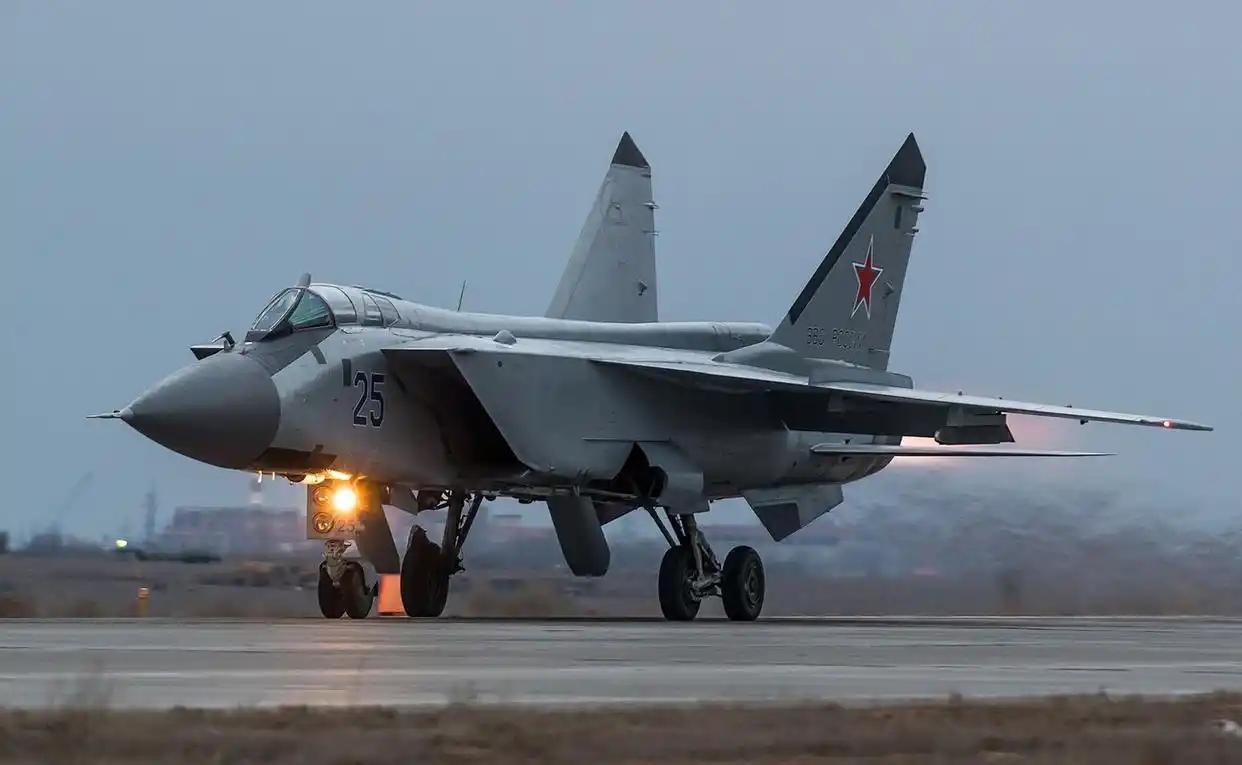 俄军这次彻底不装了，罕见高调秀杀招，把压箱底的宝贝亮出来，明着给日本下马威！ 