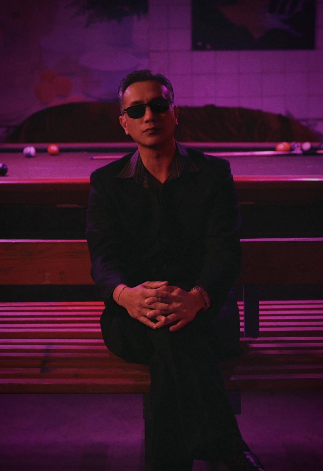 内娱终于有明星拍出电影感画面了作为摄影师的黄觉展现了非凡的审美，他拍的热依扎光