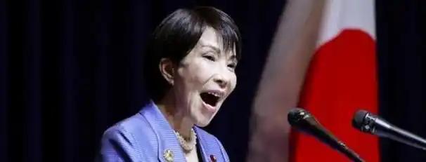 日本那边先沉不住气了。日媒急吼吼地往上贴，一口咬定中国这话就是冲日本来的。事情是