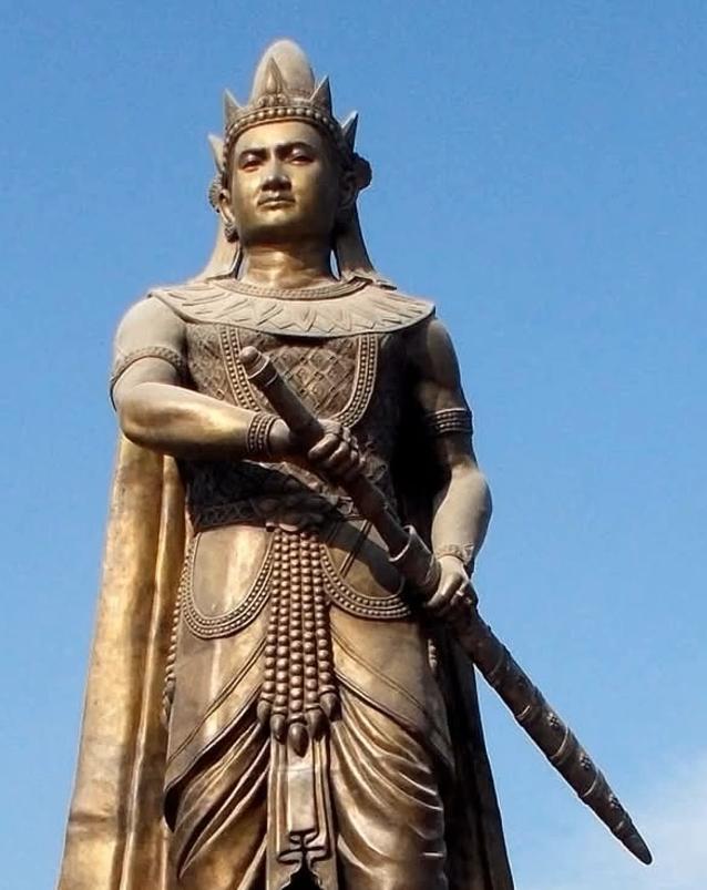 苏云（缅甸语：စောယွမ်း），是缅甸实皆王国的开国君主，他于1315年至13