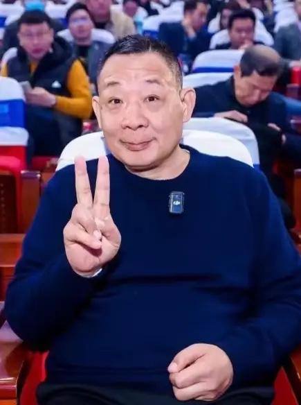 我估计，胖东来这下又赢麻了，于东来居然收费2万一个人去参观他的企业，一个月只
