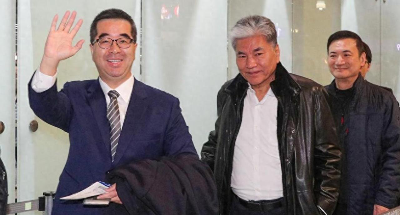 赖清德这回彻底慌了神！萧旭岑前脚刚下飞机，后脚就给全岛扔下了一颗震撼弹，民进党当