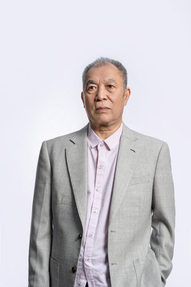 半生写尽苦难烟火，梁晓声：最懂普通人的文坛良心梁晓声，1949年出生于黑龙