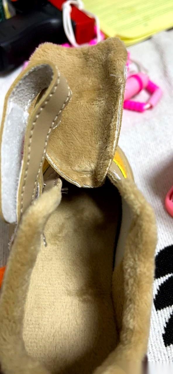 我儿子，第一次，斩钉截铁地跟我说：妈妈，我不要。就因为一双几十块钱的鞋。我掰