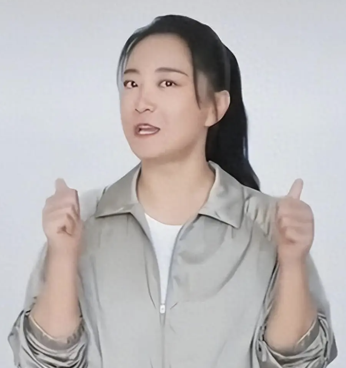 贾玲近照曝光瘦身后扎马尾辫超青春